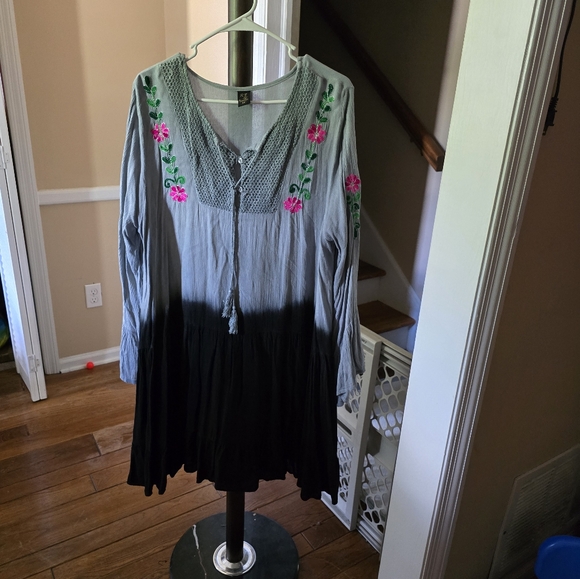 Embroidered tunic - Picture 3 of 4